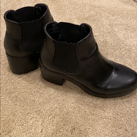 Steve Madden Shoes - Steve Madden Romman Boots